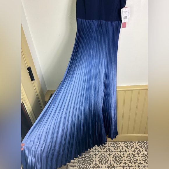 Aqua Formal NWT Pleated Shimmer Dress Long Navy Ombré 10 Maxi Gown Wedding Guest - Picture 13 of 14